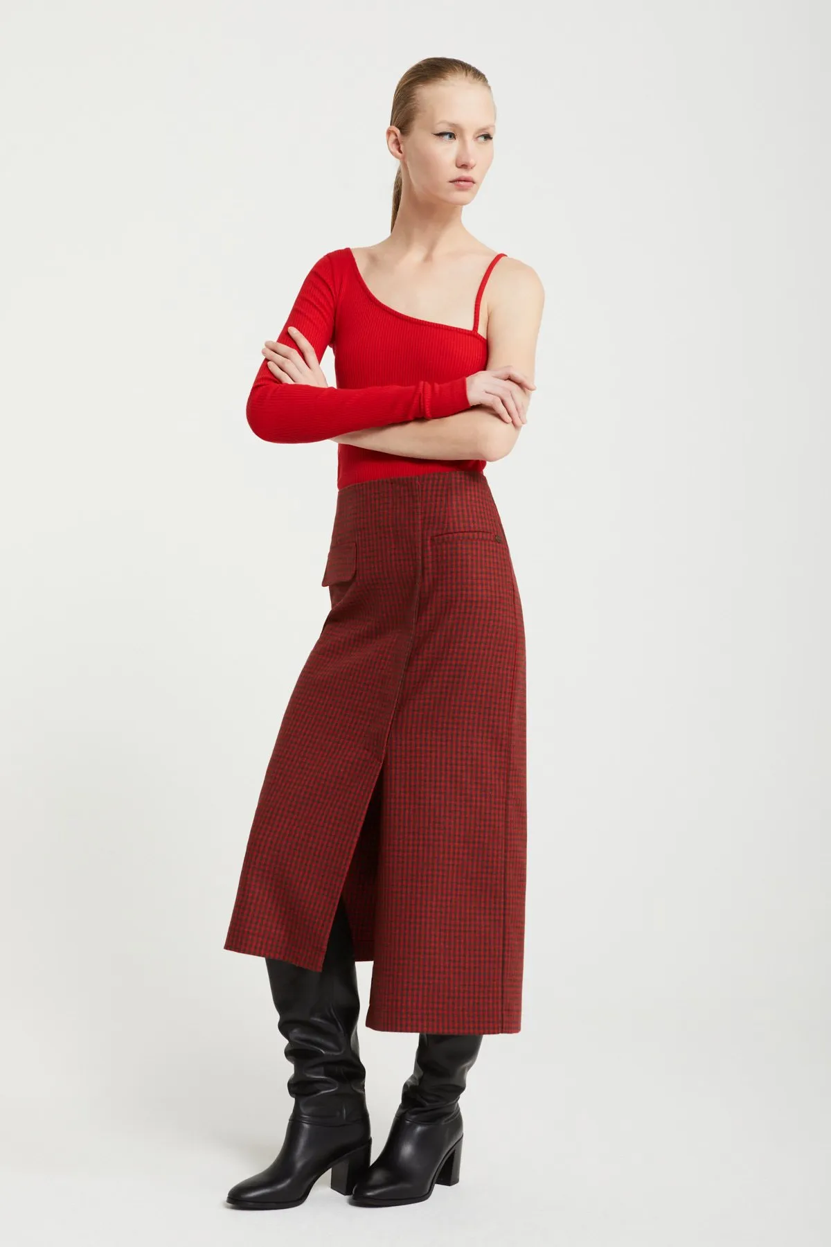 Asymmetric check skirt