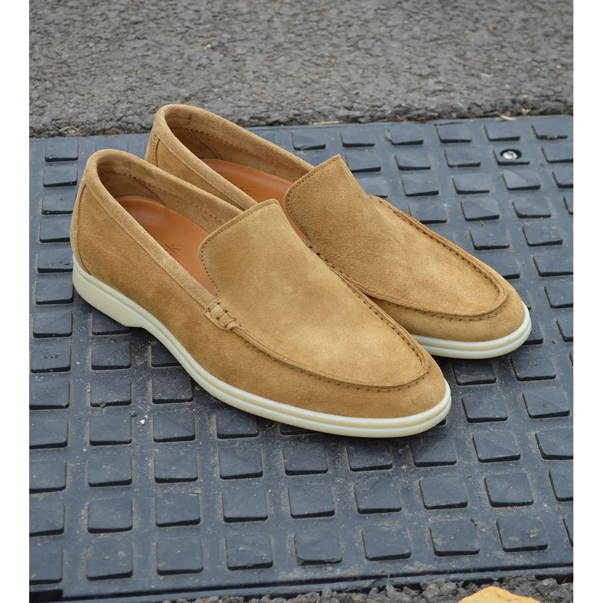 Berwick 1707 Flex Walk Loafer (5365) - Kudu Reverse Suede In Peanut