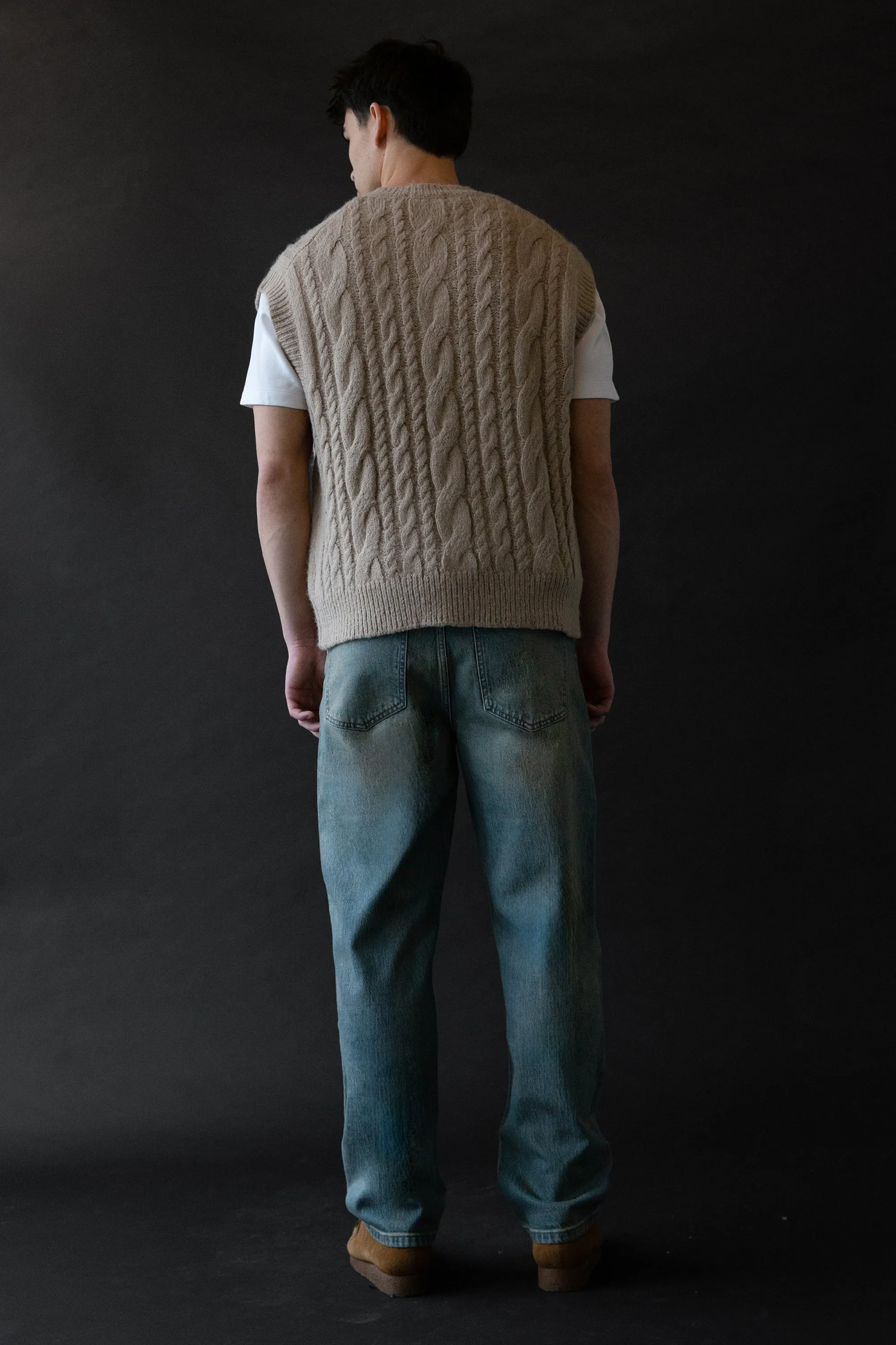 CABLE KNIT SWEATER VEST