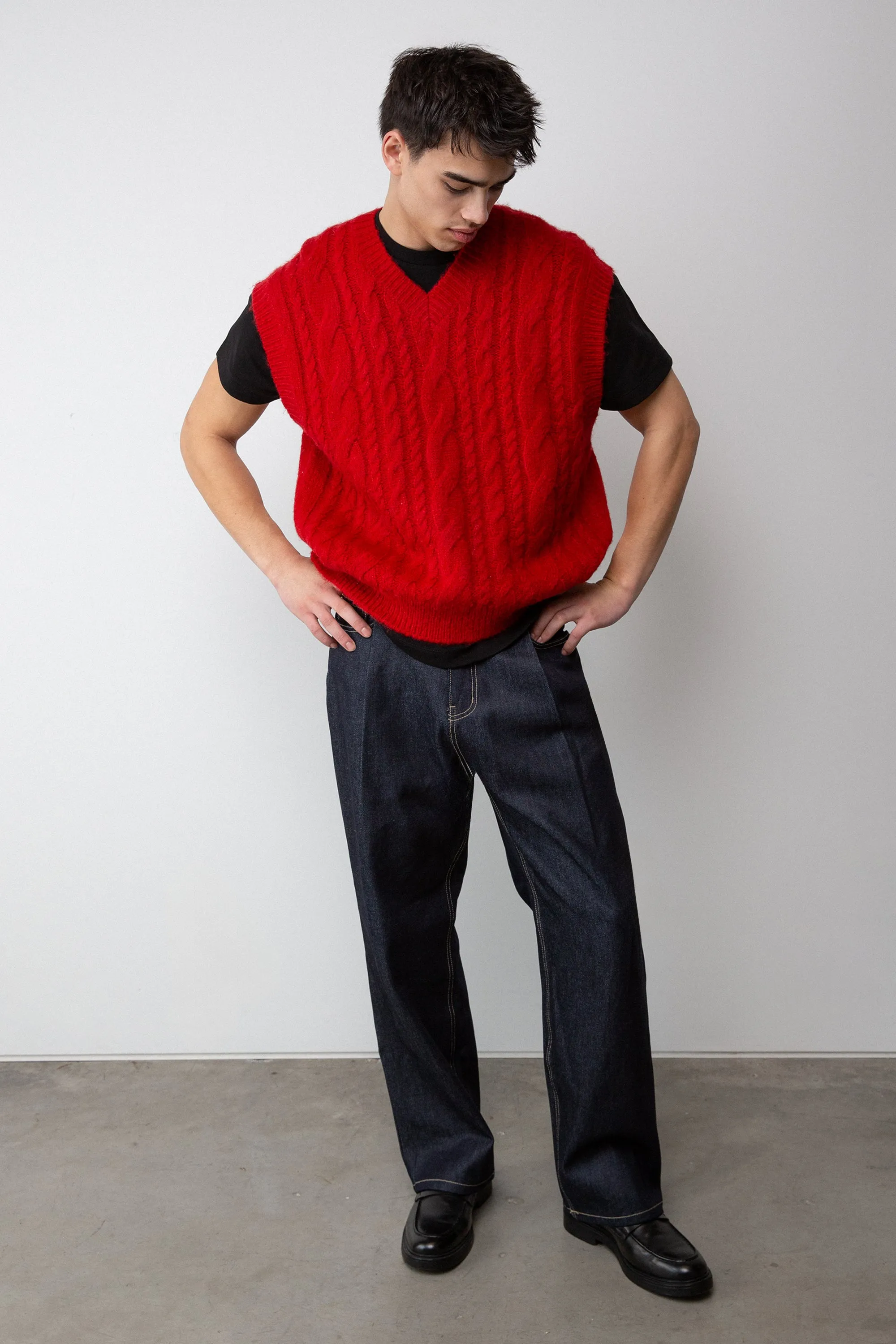 CABLE KNIT SWEATER VEST