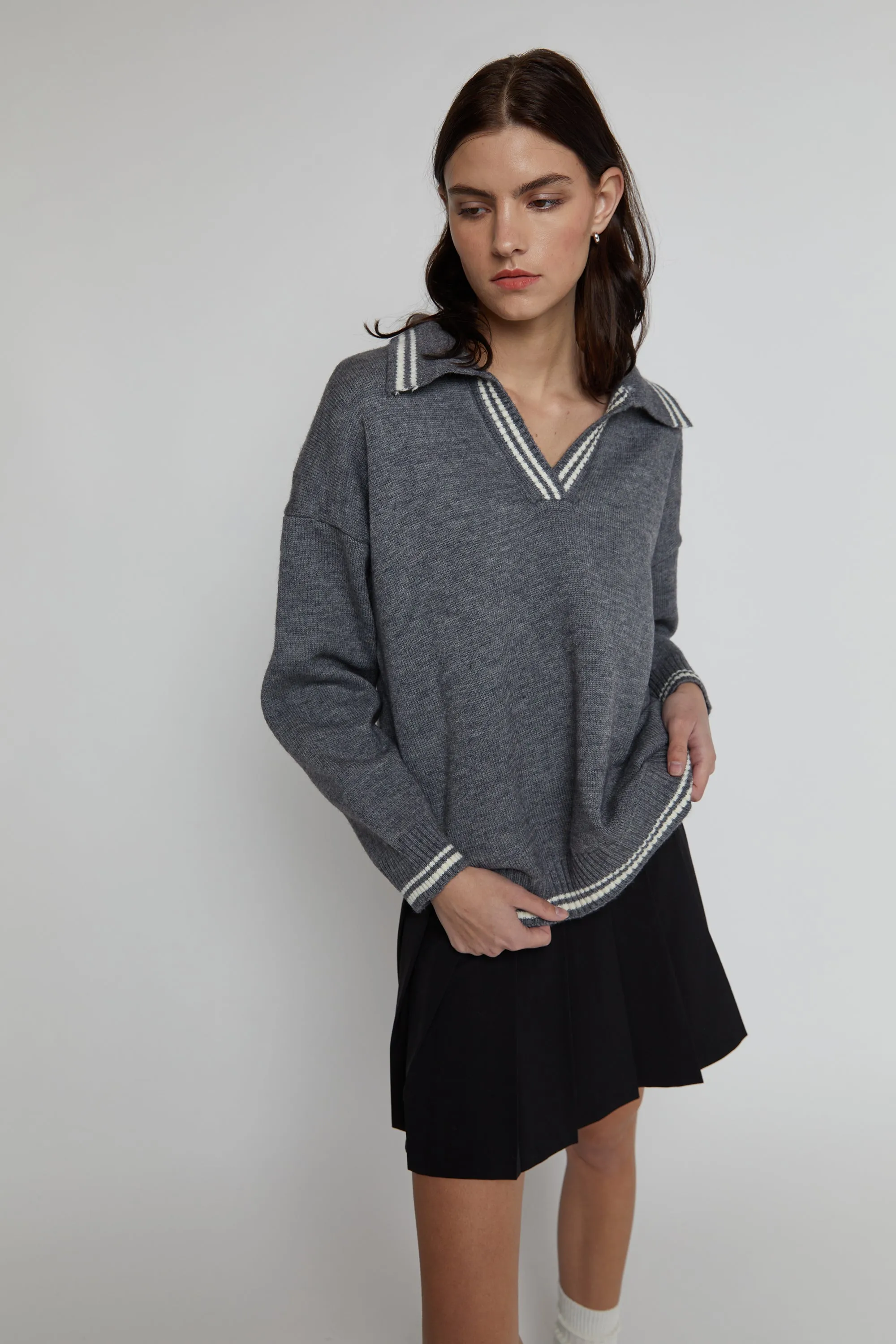 CONTRAST TRIM COLLARED SWEATER