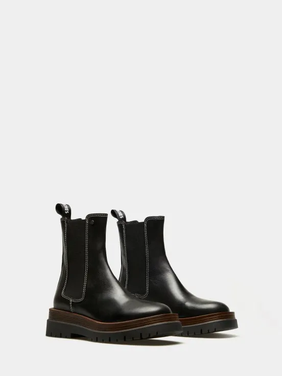 Leather Chelsea ankle boots