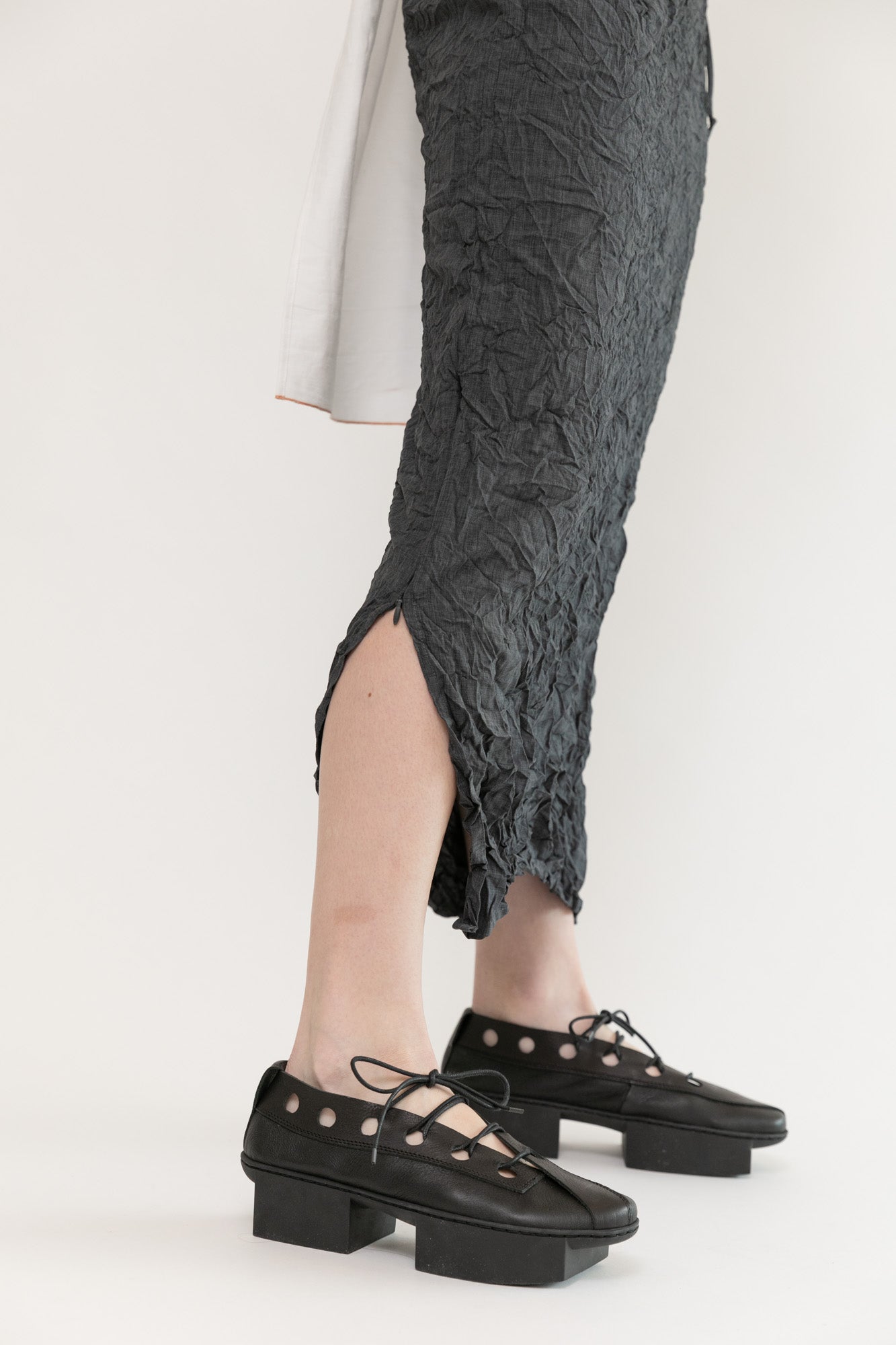 Moth Convertible Column Skirt | Charcoal